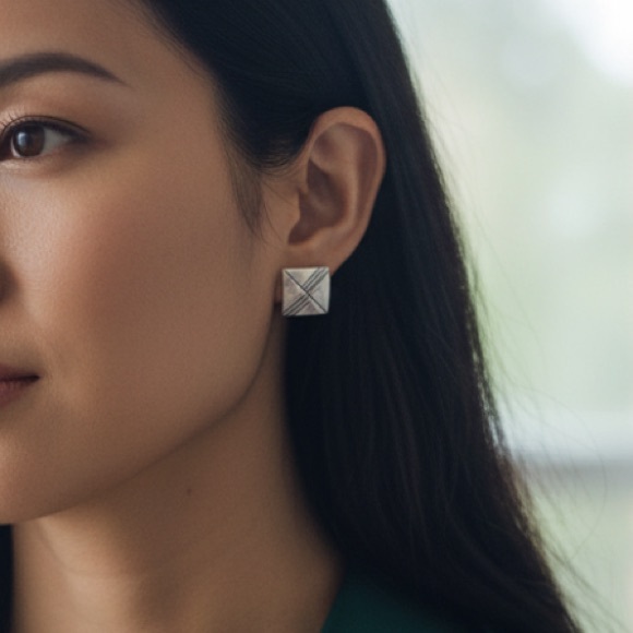 Joe Delgarito great shape Native American tribal Navajo square sterling earrings - Picture 8 of 8